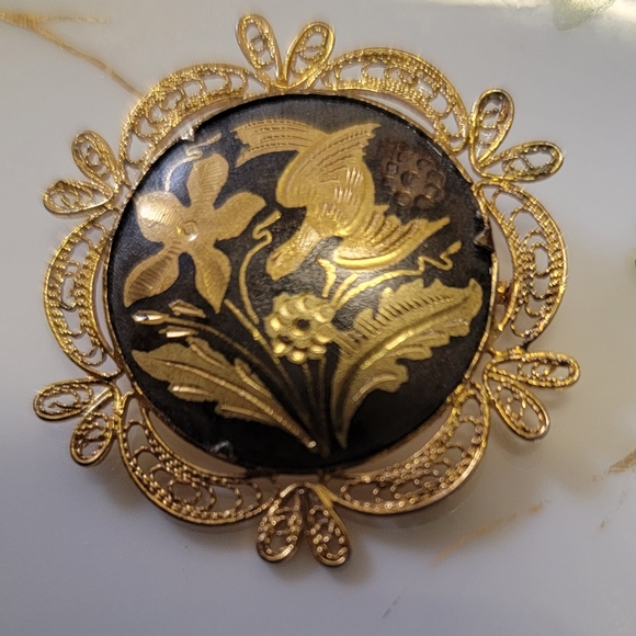 Vintage goldtone floral/bird brooch. - Picture 4 of 4